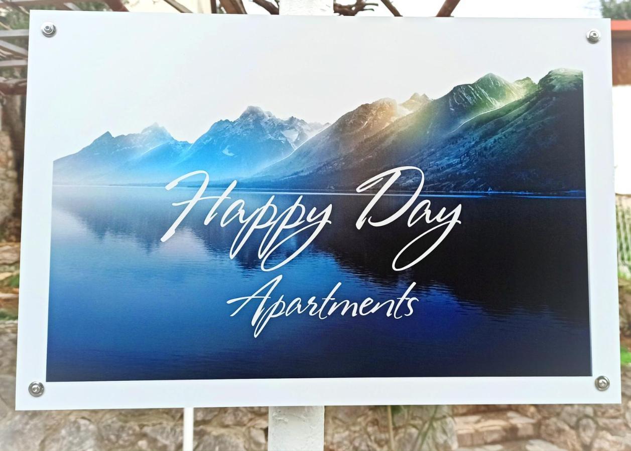 Apartments Happy Day Karlobag Exteriör bild